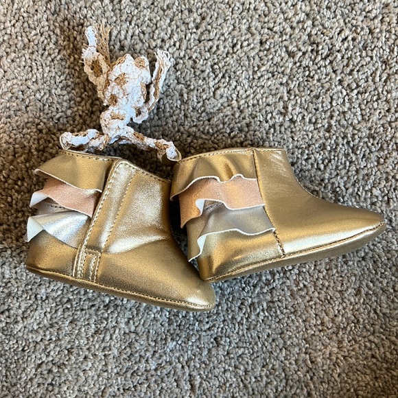 Rising Star booties & socks - Picture 2 of 7